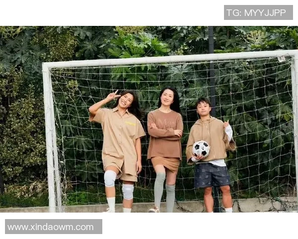 足球明星与女记者亲密互动视频引发热议网友纷纷点赞评论不断